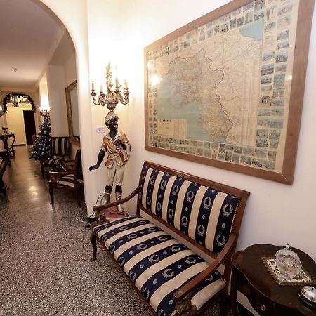 Well Come - Palazzo Reale Hotel Napoli Bagian luar foto