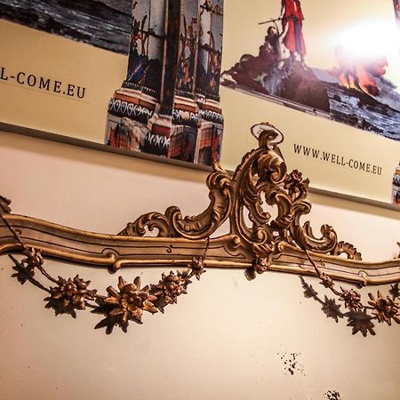Well Come - Palazzo Reale Hotel Napoli Bagian luar foto