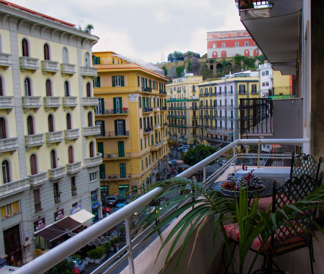 Well Come - Palazzo Reale Hotel Napoli Bagian luar foto