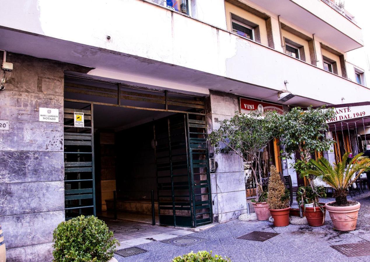 Well Come - Palazzo Reale Hotel Napoli Bagian luar foto